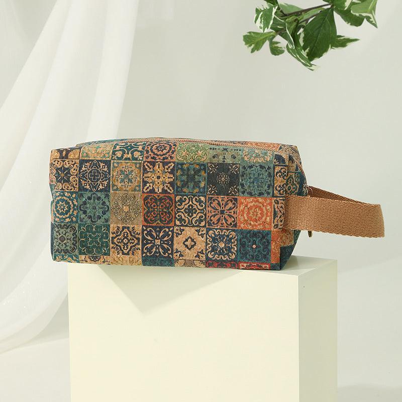 Portable large capacity cosmetics bag - F.B DAISY